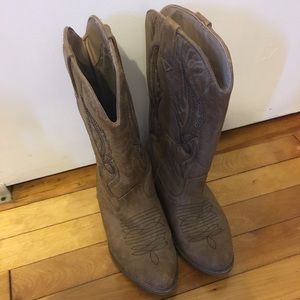 Women’s Cowboy Boots 👢